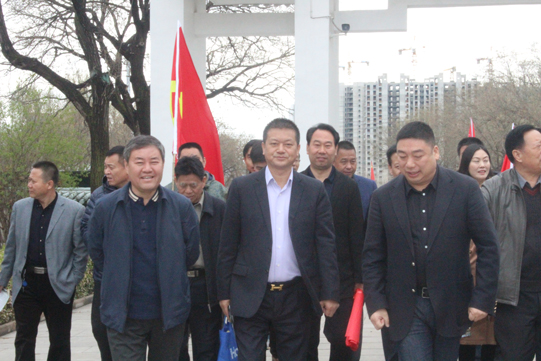 01、商会领导和全体党员及入党积极分子赴太原解放纪念馆过组织生活.JPG