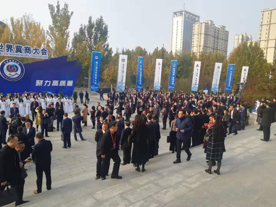 03、800余名会议代表步入大会会场.jpg